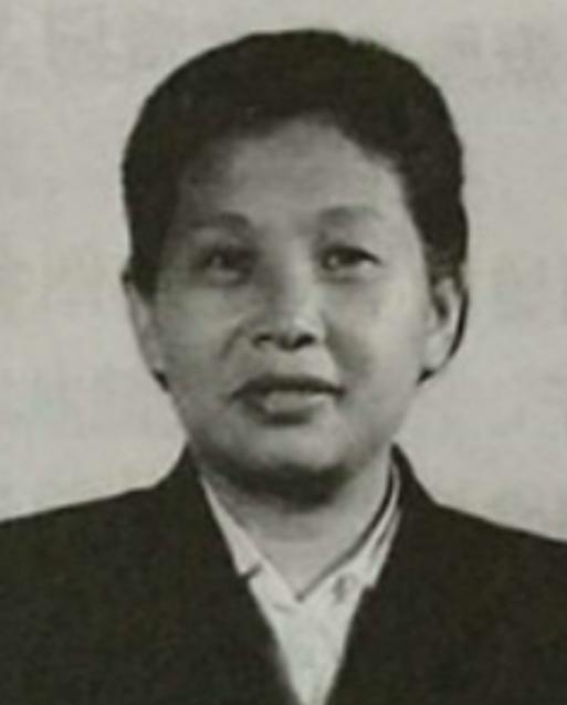 1939年，女战士徐敏准备去如厕，突然被一壮汉抱到了床榻上，对方捂住了她的嘴巴，