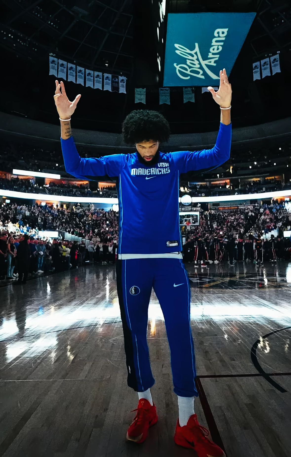 掘金引援马文·巴格利NBA休赛期丹佛掘金正式官宣签下前锋马文·巴格利，球员将身披
