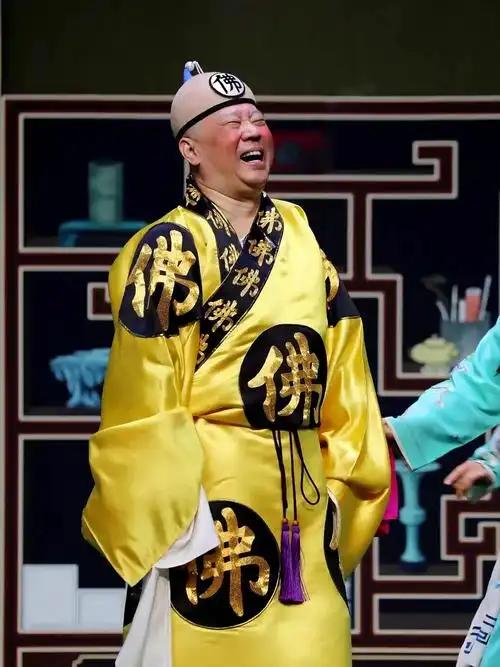 郭德纲静默两个月后首次发布长文，全文共921字。令人意外的是，整篇文章中没有出现