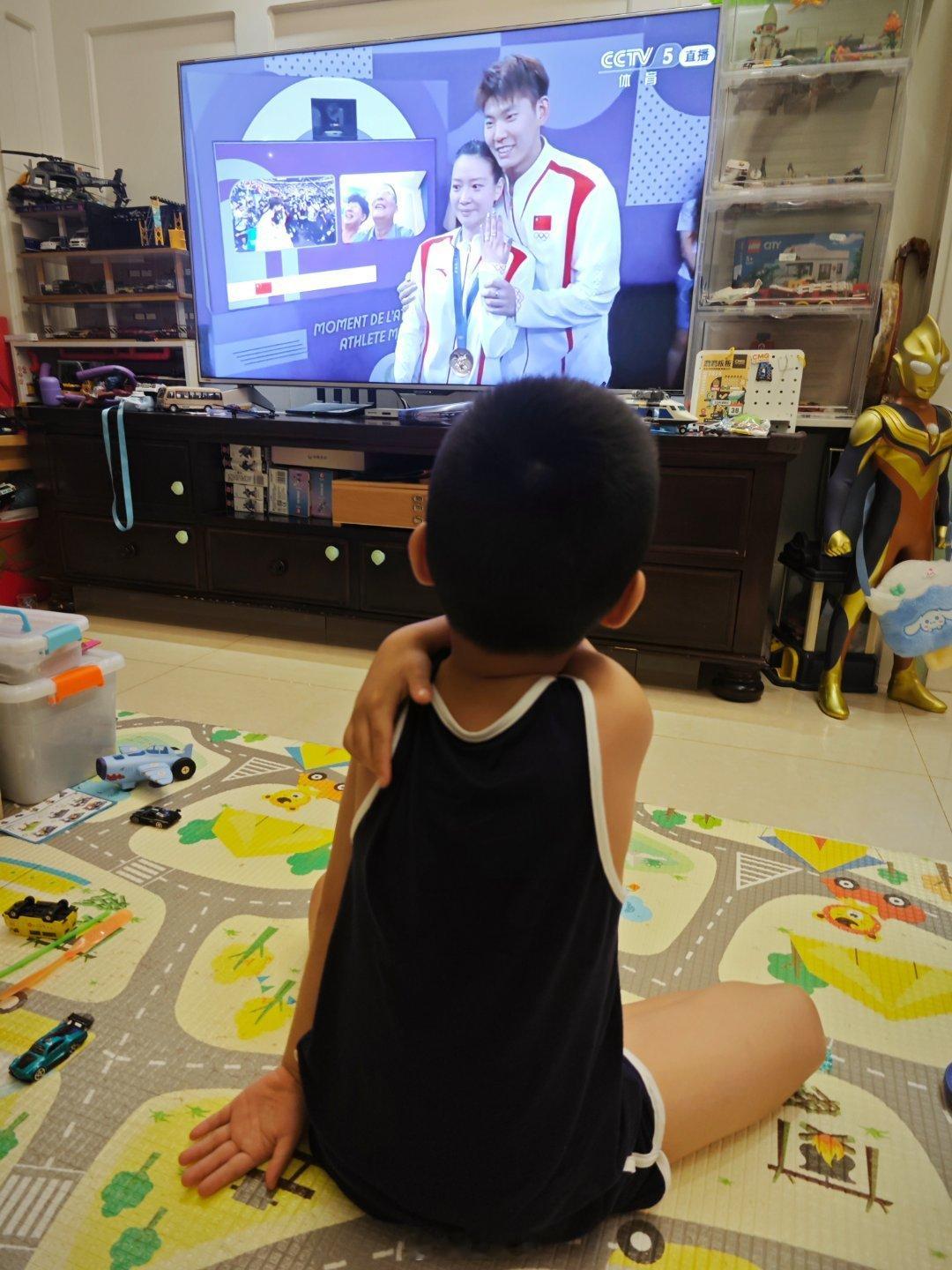#刘雨辰求婚黄雅琼# #雅思组合实现大满贯##雅思组合混双夺金#我儿完全看傻了，