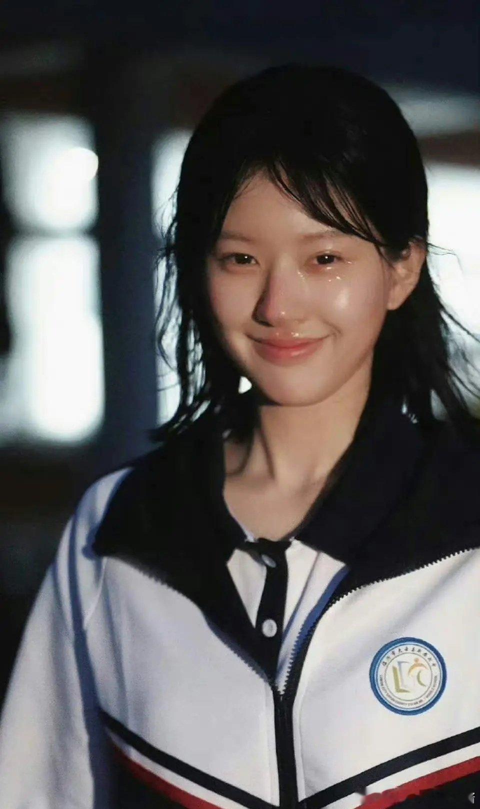 可以丑但不能像假人，赵露思别笑了 ​​​