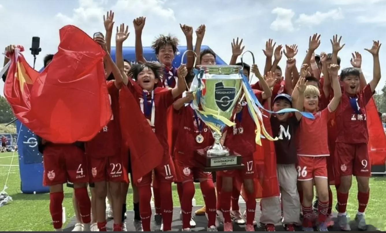 董路:我给了中国足球希望 人生能有几个9年 所获赞美符合我的付出最近这段时间，董