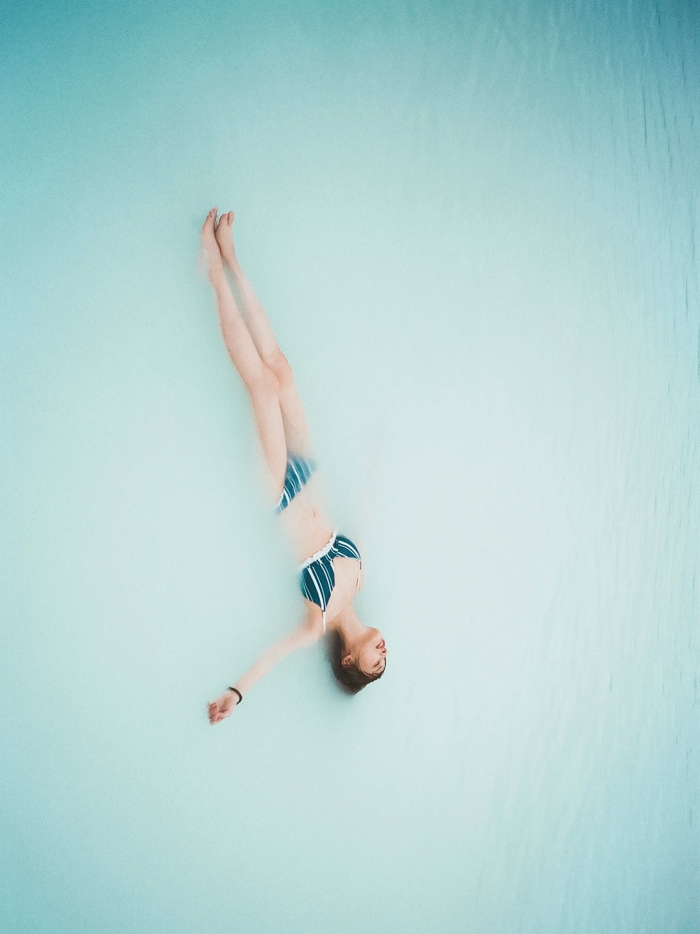 長濱ねる「写真集発売まであと4日🌊🆕解禁写真。たゆたいたゆたう」　長濱ねる