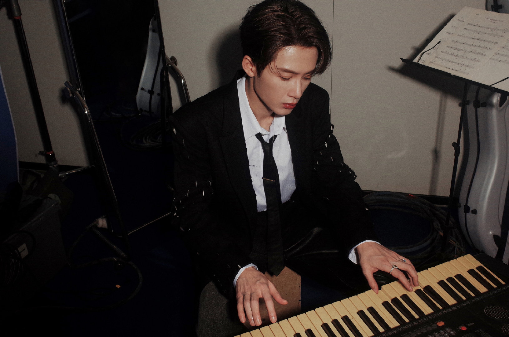 檀健次用美甲预告节目檀健次HooHoo同款美甲美甲上印着“DEAD REFLEX