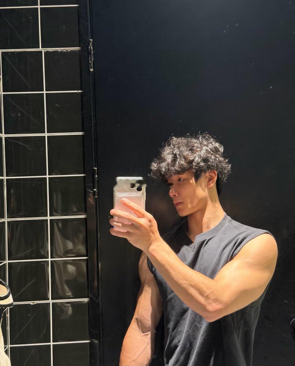 这种大块的肌肉你喜欢吗 ​​​