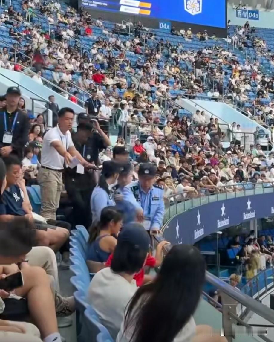 遇到喜欢球员喊两嗓子就是不文明？臭规矩到底是文明，还是市场营销下的文明枷锁？
上