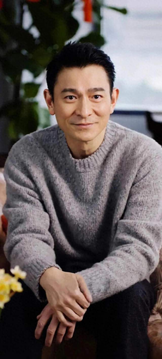 红了40年，全香港只有他不敢塌房