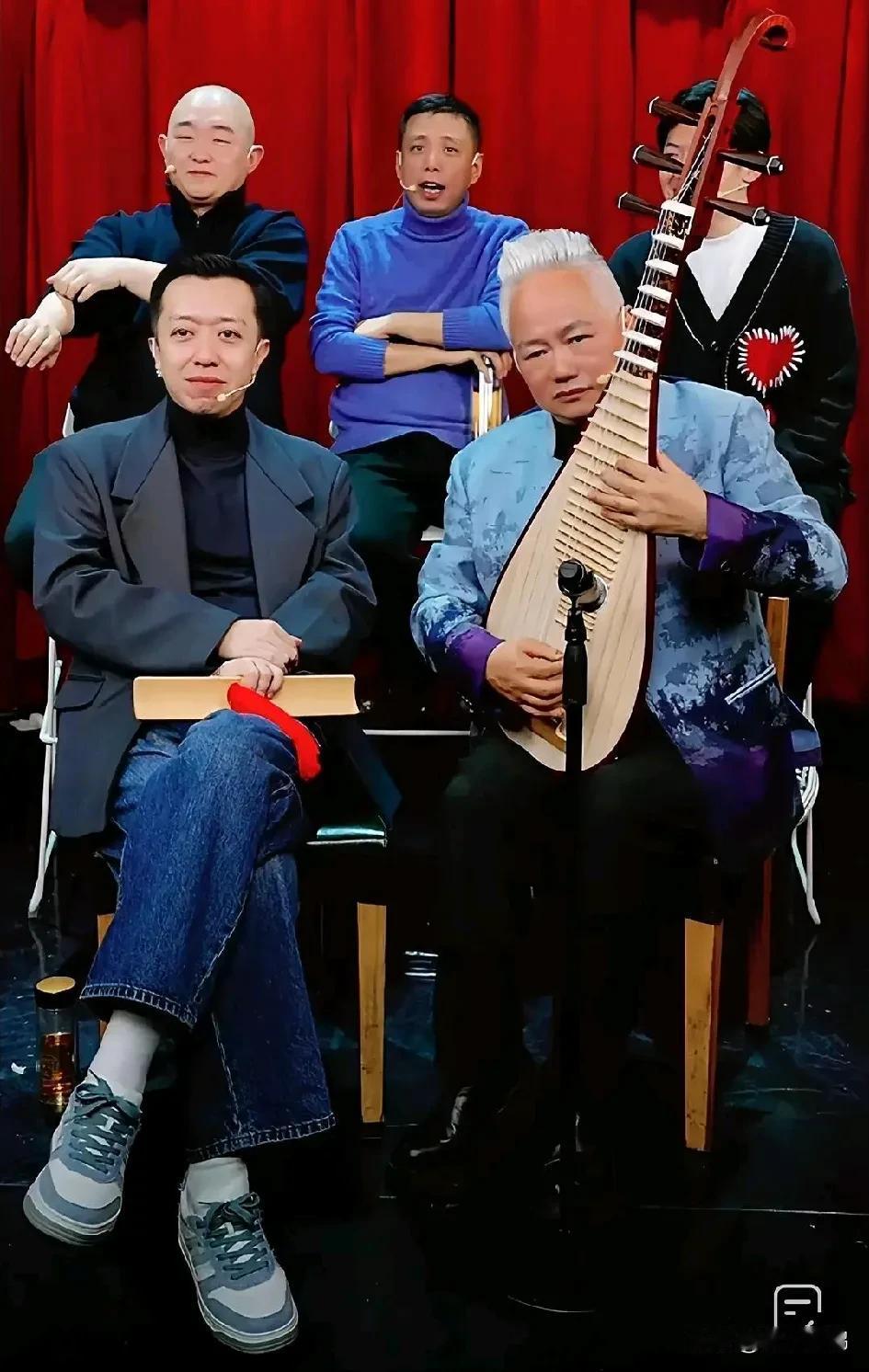 琵琶演奏家方锦龙
方锦龙1963年出生于安徽省安庆市。琵琶演奏家、国乐艺术家、国