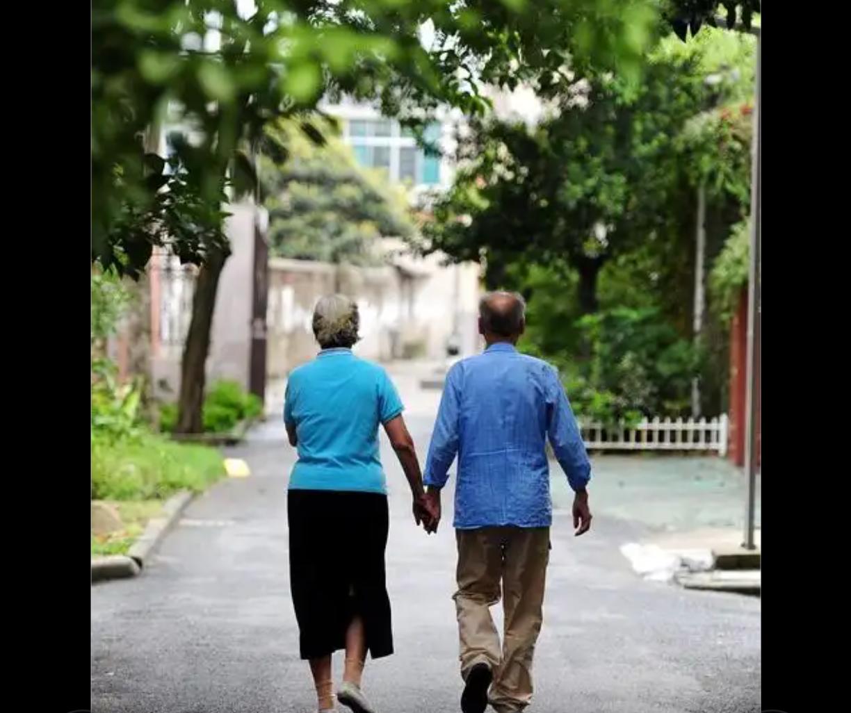 人生无常，明天和意外永远不知道哪个先来
谁也想不到，安稳退休的晚年，竟会骤然天人