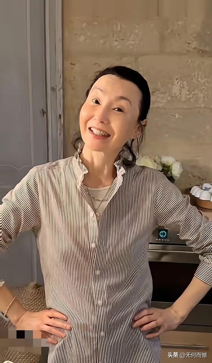 张曼玉现在的确是老了，整个人的形象和以前是完全不一样了，但是她对此表现的也是无所