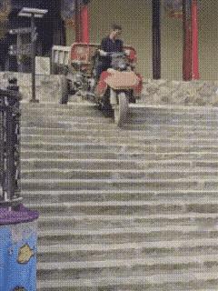 勇往直前？
是啊！也只有走过了，才知道此路的艰险，也就知道了如此下坡是条不归路，