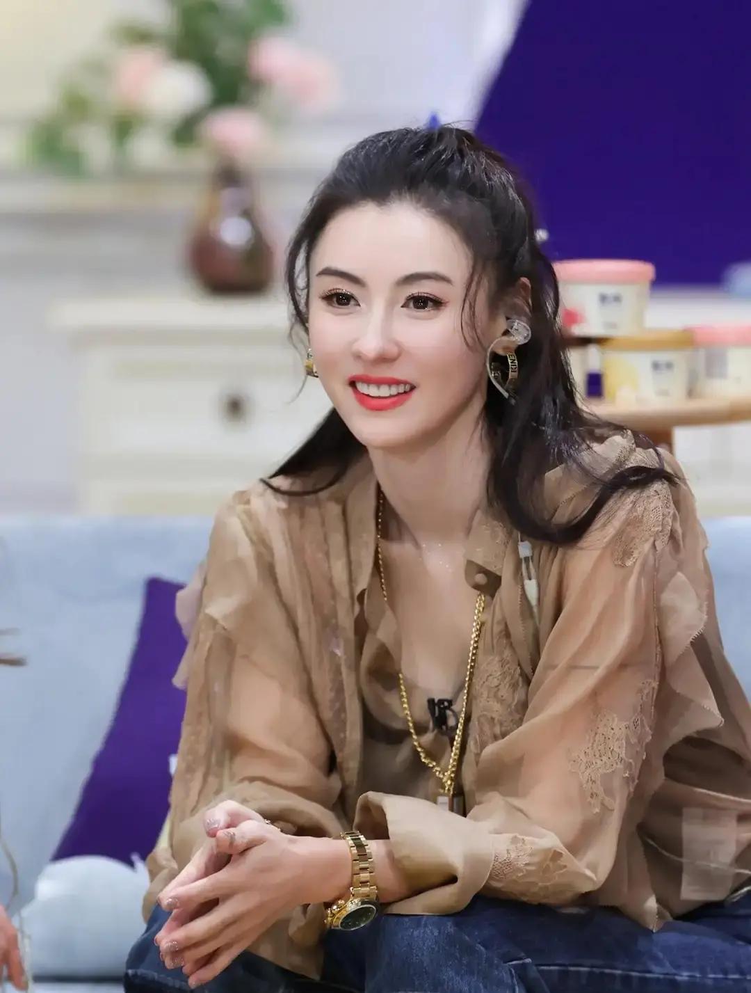 15岁男孩一句话，让谢霆锋沉默三天
 
Lucas对父亲说：别回来。这不是赌气，