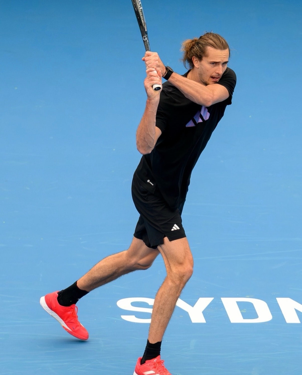 网坛风云 兹维列夫、德米纳尔、阿利亚西姆、胡尔卡奇、贝尔赫斯抵达悉尼备战新赛季联