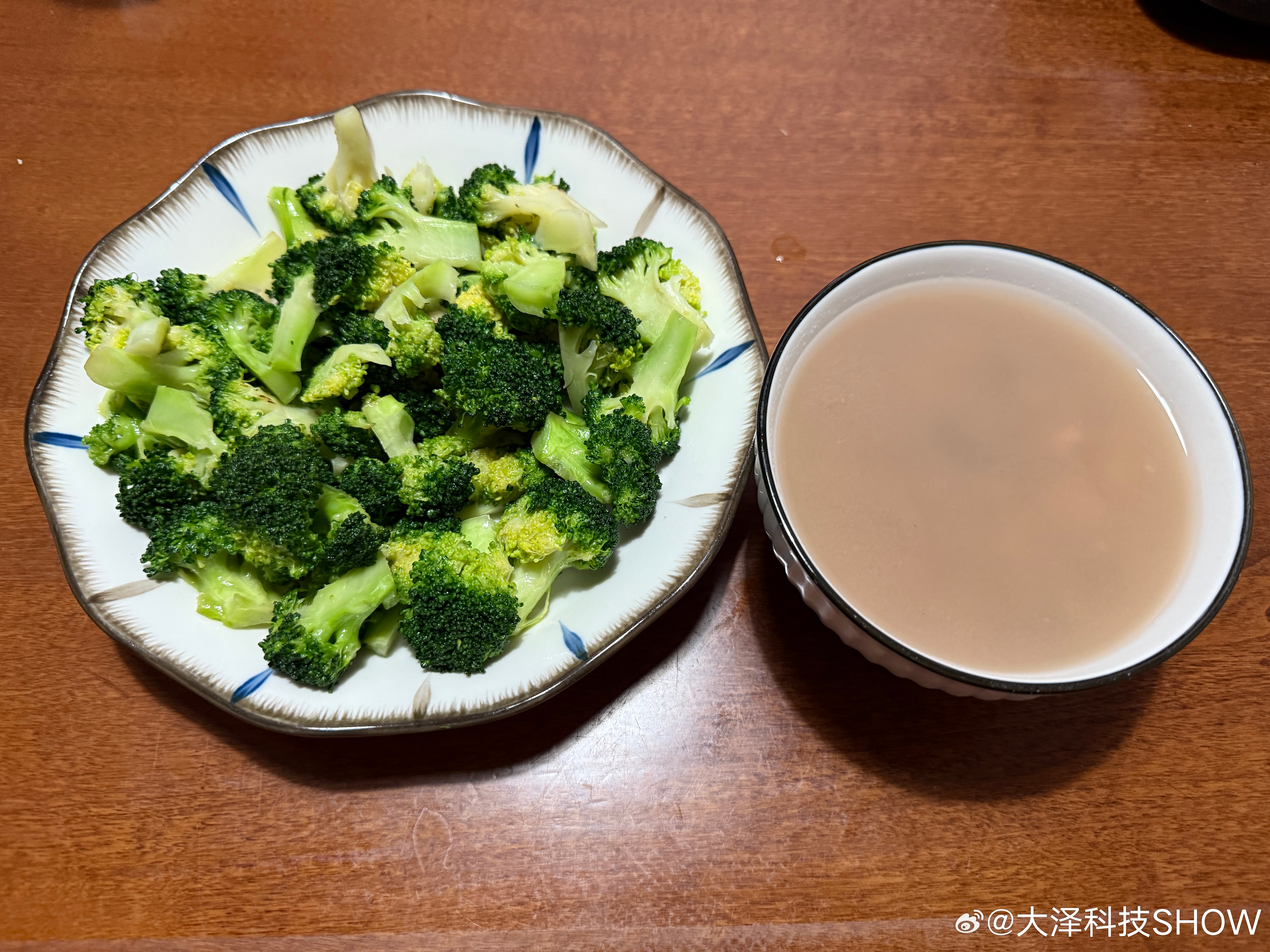 中午吃了牛肉饺子，晚餐就得自律一些了[挖鼻] 