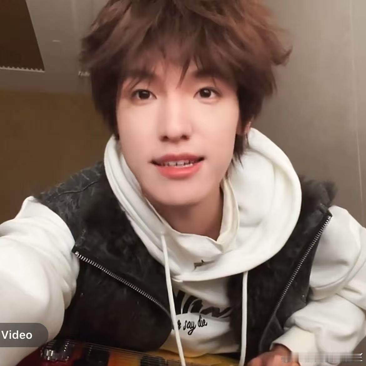 张泽禹大东北是我的家乡张泽禹弹唱大东北是我的家乡 张泽禹的歌唱出了我们东北人的心