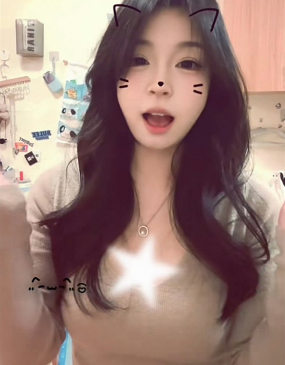 我共情能力很强以至于自己看到别人被爱时我会掉眼泪即使是看个电影我也会哭的稀里哗啦