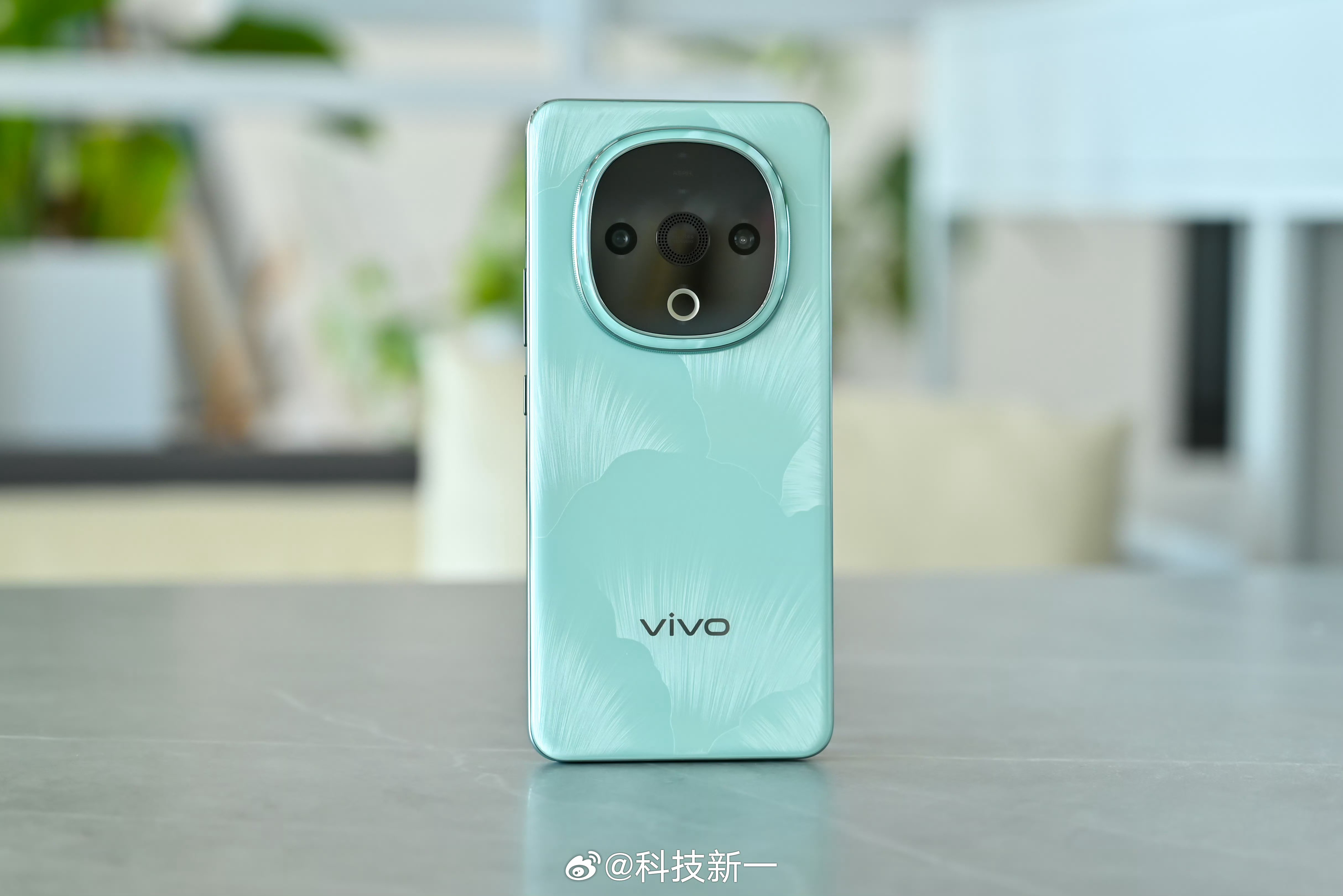 送一部vivo Y300顶配版手机！关+转，一周后（4月10号）用平台抽一位粉丝