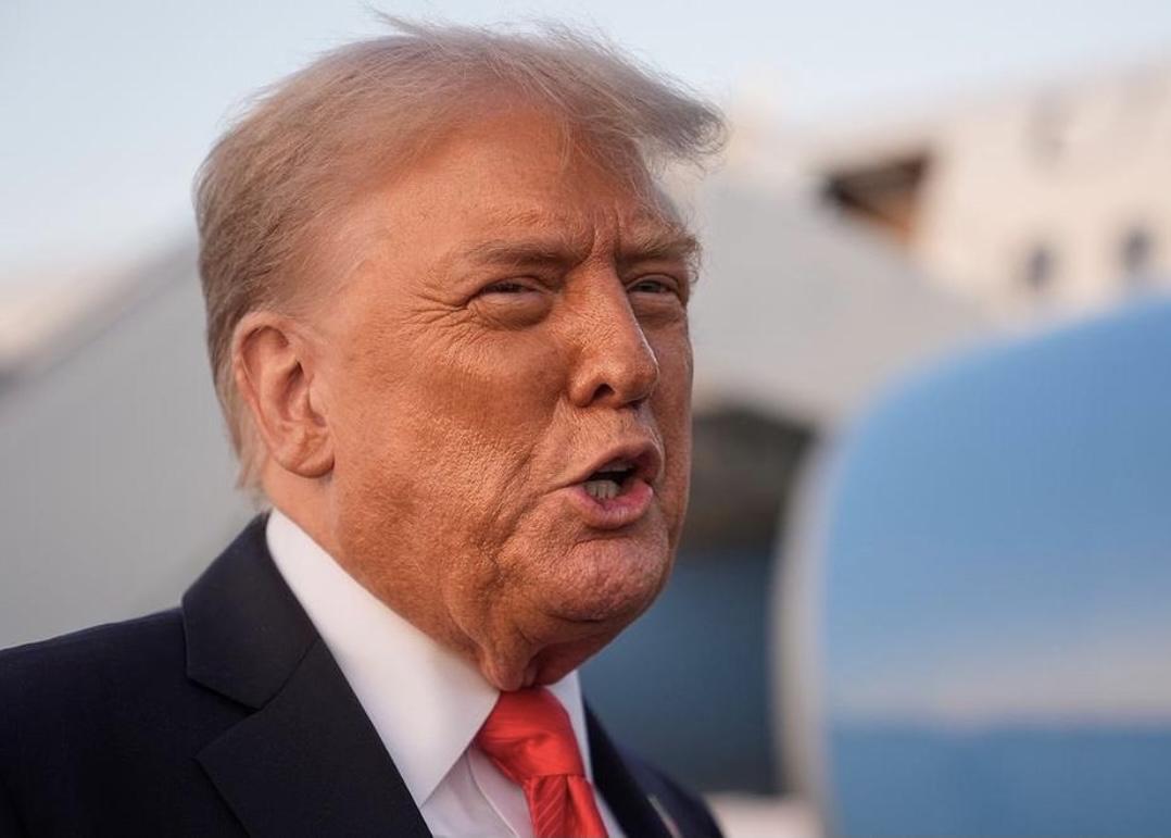 特朗普个老登，就应该被送上军事法庭！
看看他上台后一系列令人发指的行为，就是威胁