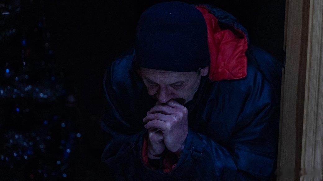 半百万人在严寒中没有暖气。来自特罗耶希纳区的照片报道，那里是基辅最严峻的地方自1