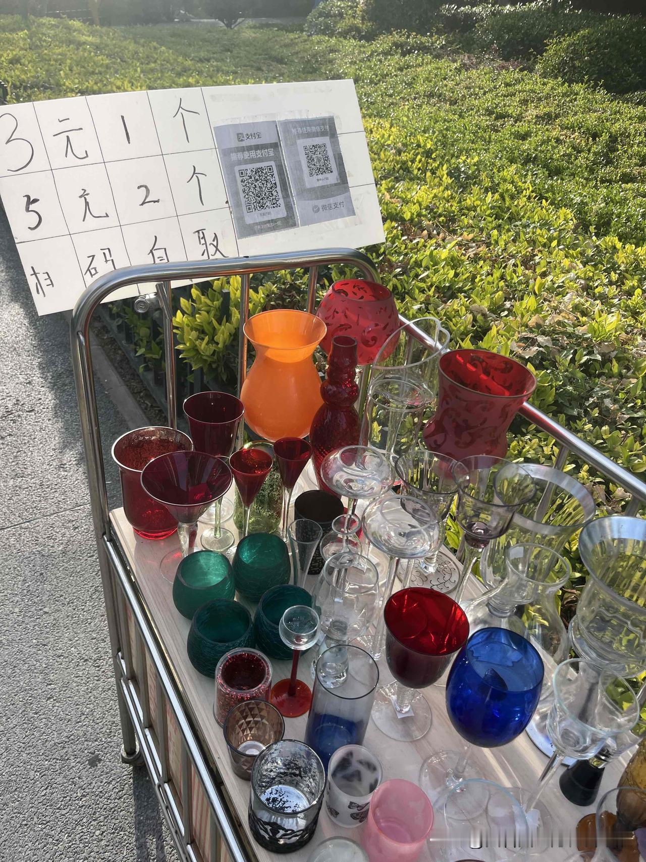 西安街头现无人值守售货摊，这究竟是思想的解放，还是对市民素质的考量，一时难以定论