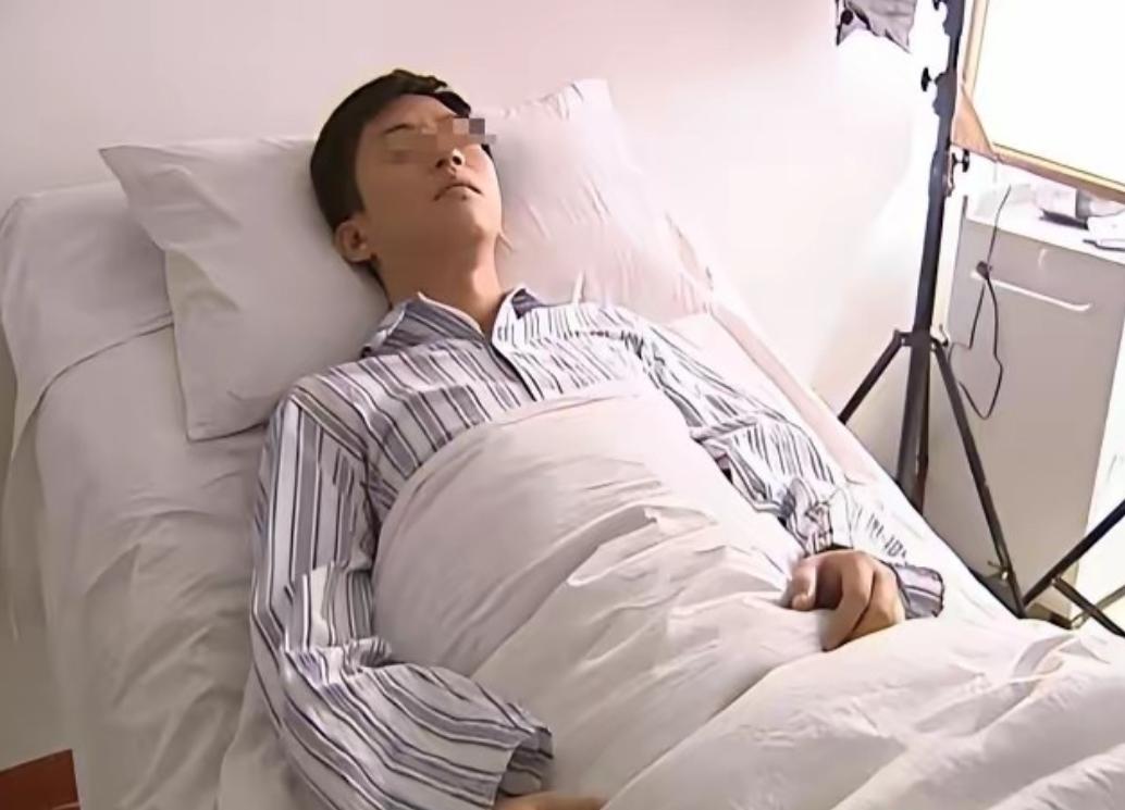 河北邢台沙河，40岁张某和女同事发生不正当关系，突发疾病成植物人。公司随后解除劳