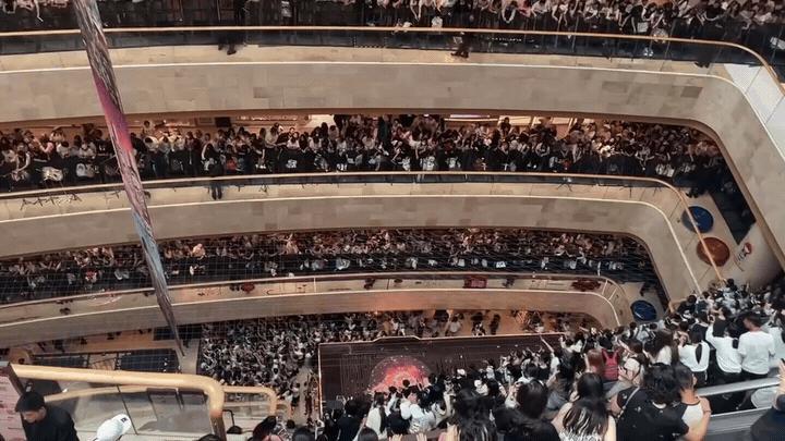 张凌赫、邓为线下活动人头，这现场[泪奔]P1-3：张凌赫  P4-6：邓为 ​​