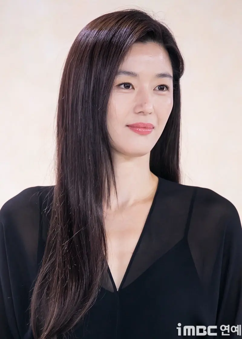 头发这么顺，考虑代言吹风机吗