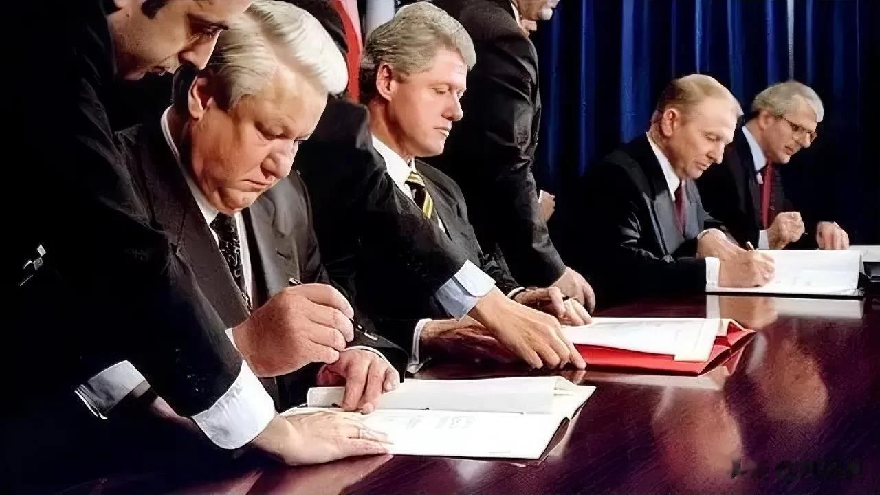 美国前总统克林顿5月5日表示:在2011年普京曾对我说“我不支持你与叶利钦总统签