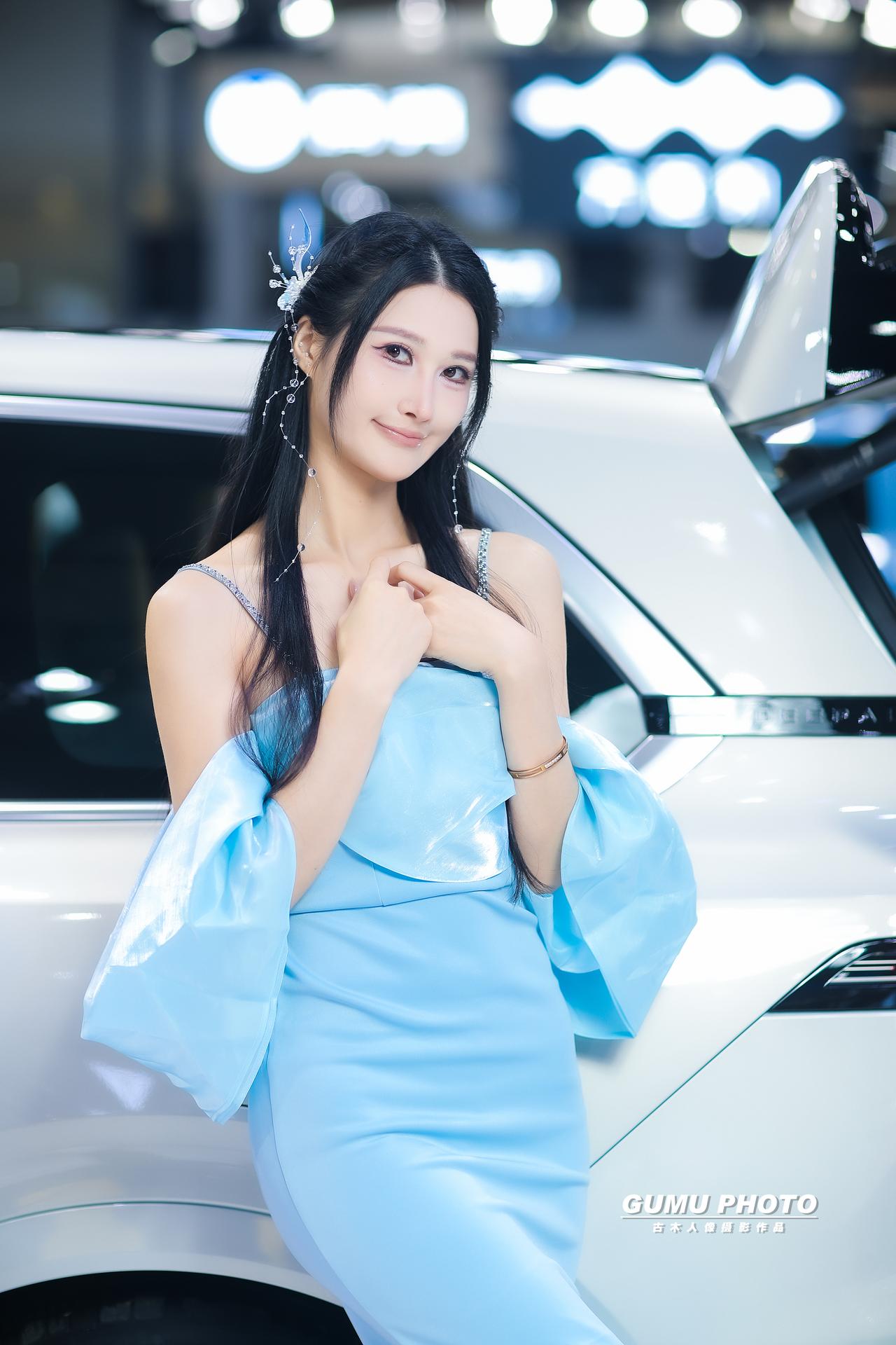2025贵阳汽车文化节深蓝展台模特小姐姐