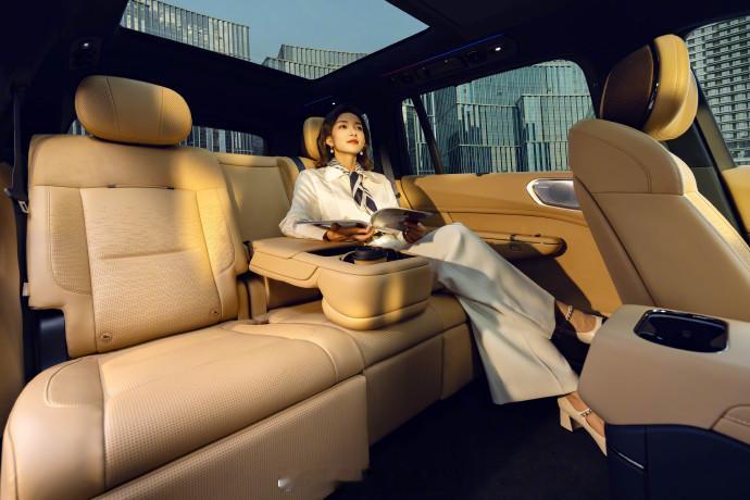 领克900为什么要做这么大的五座 之前大家都卷大六座甚至大七座，想的就是一辆车把