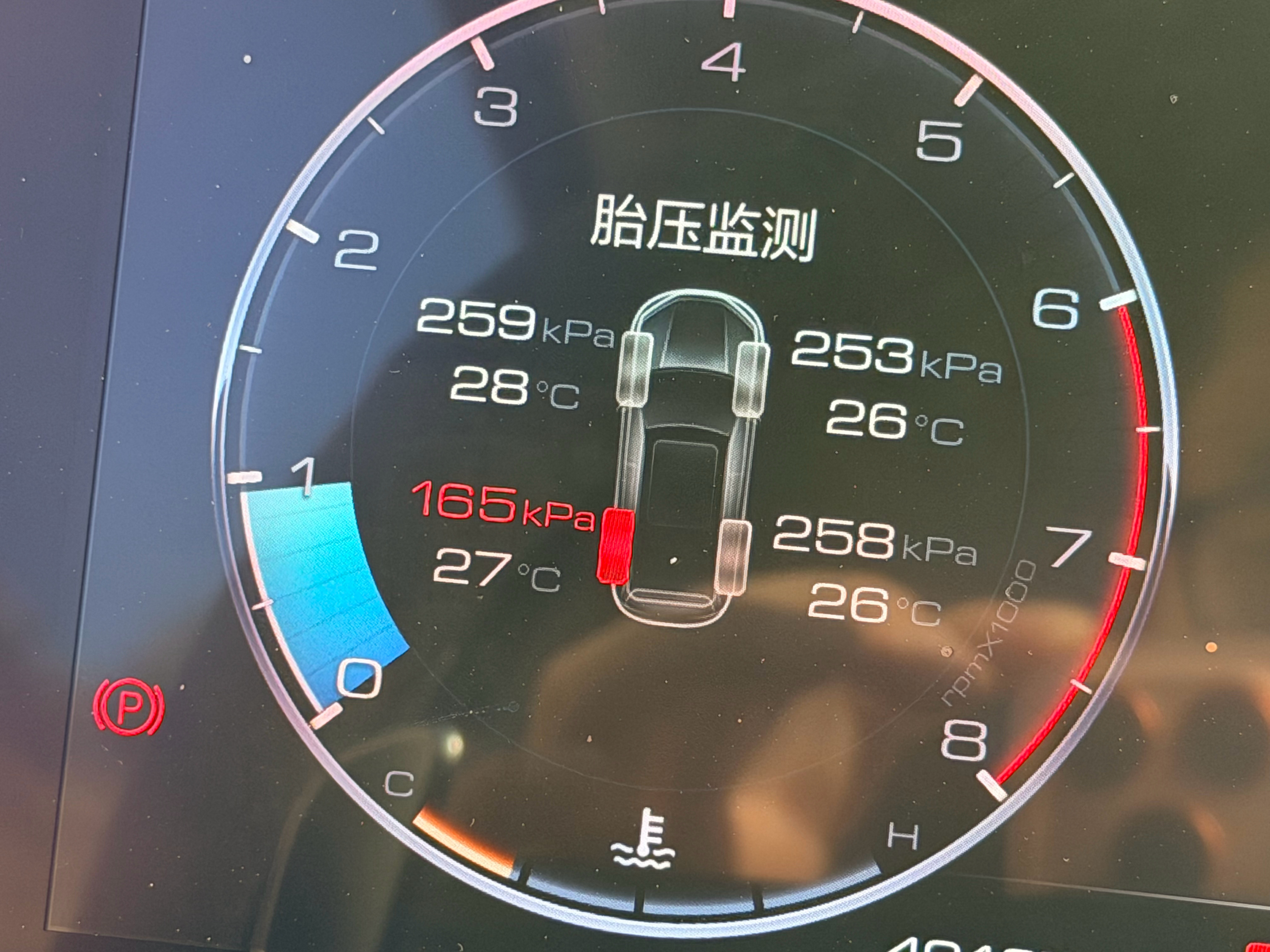 此刻我很不高兴，大周末早上刚要动车发现胎又扎钉了我与汽车的日常