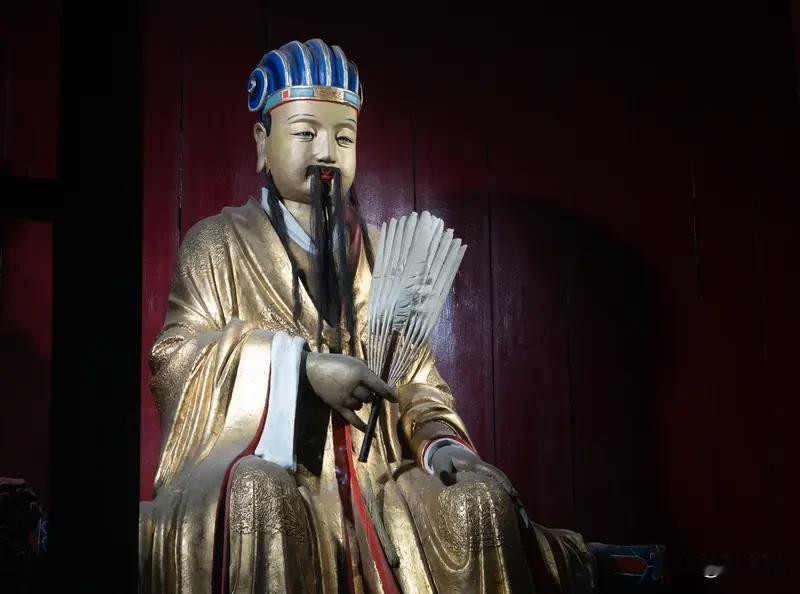 我也老欣赏诸葛亮啦！曹操确实有雄才大略，统一了北方，成就了一番霸业，可诸葛亮的魅