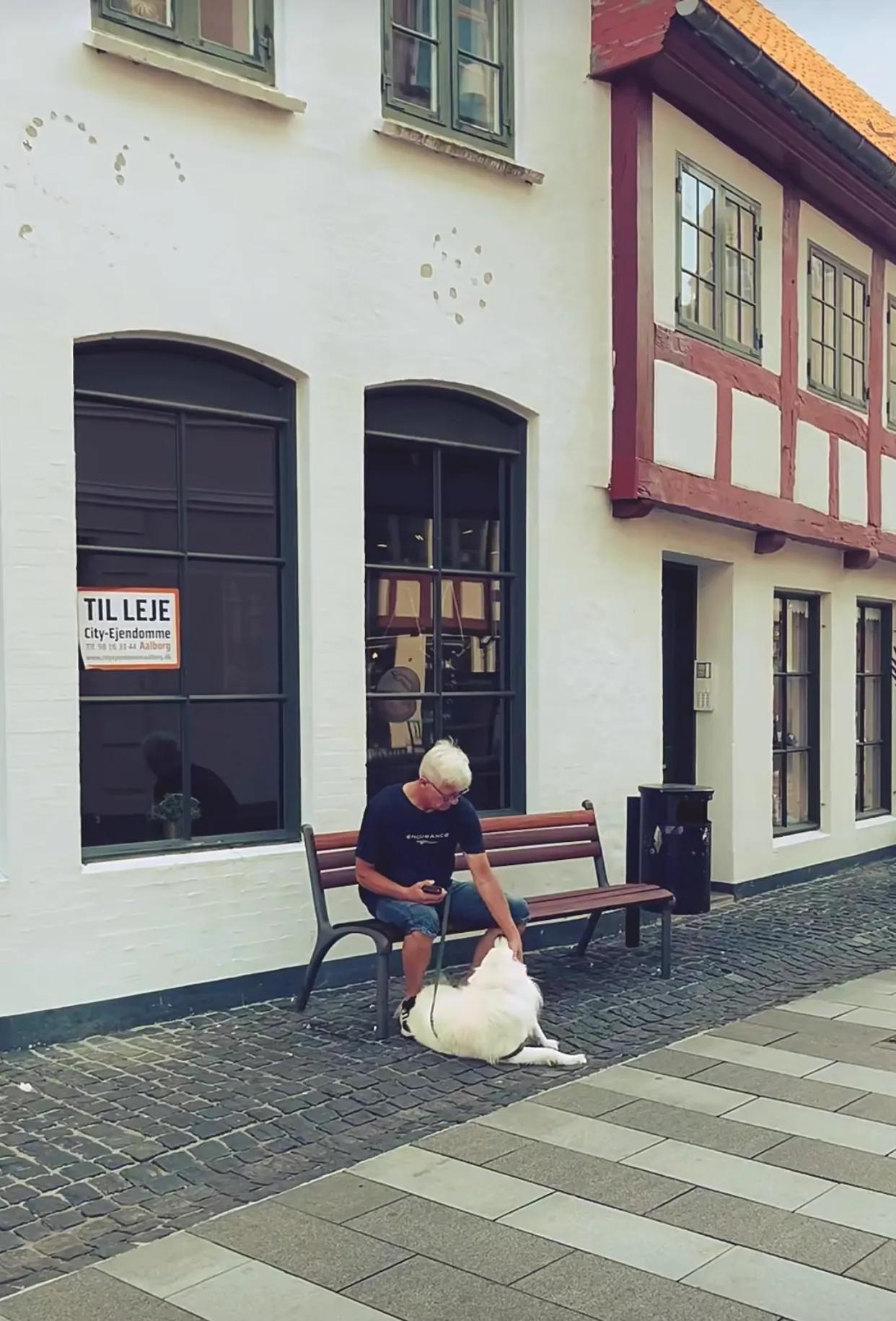 行至中年，我能与这个世界交换的东西所剩无几。

就我而言，当一个女性既没有取得世