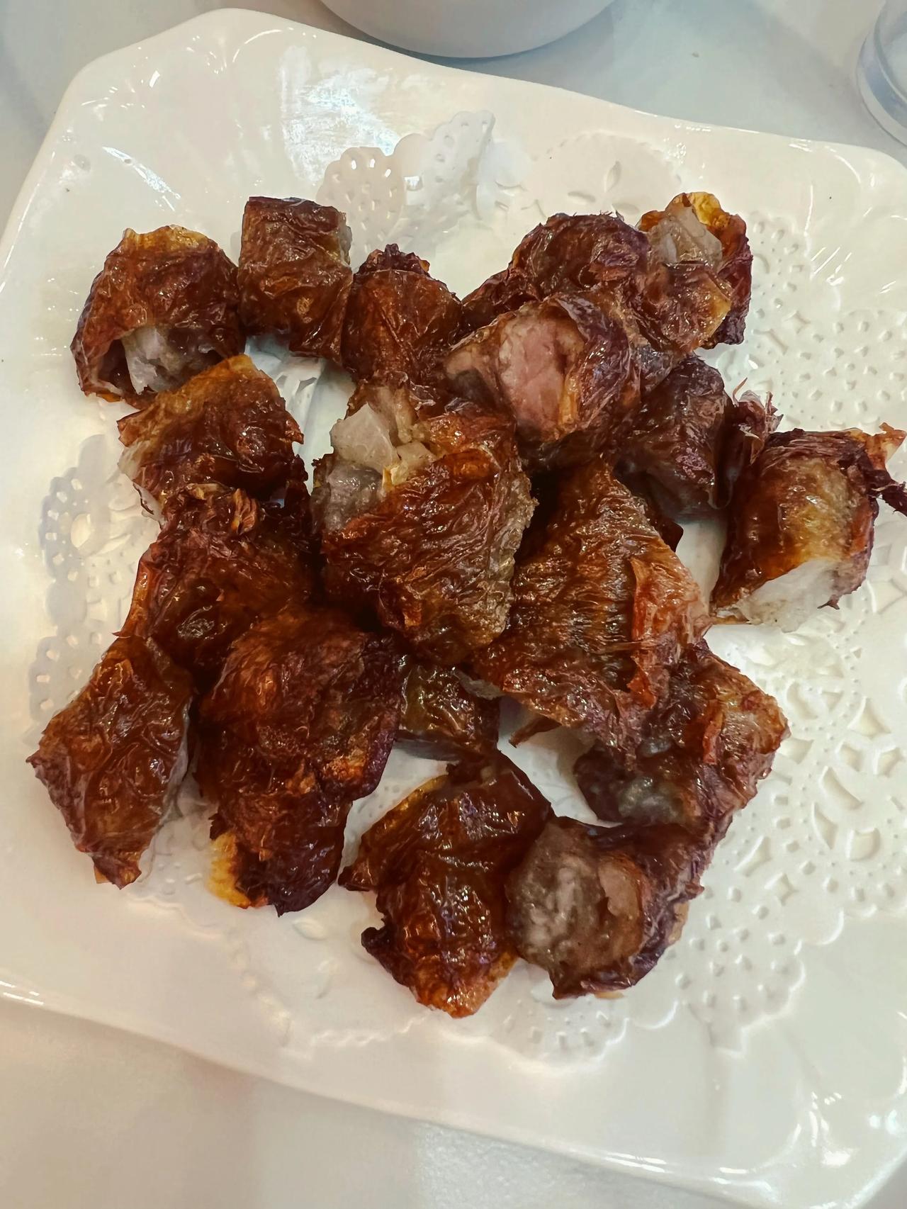 厦门最后一餐，在酒店附近随便找了一家小店，随便点了些吃的，分别是五香卷，沙茶面，