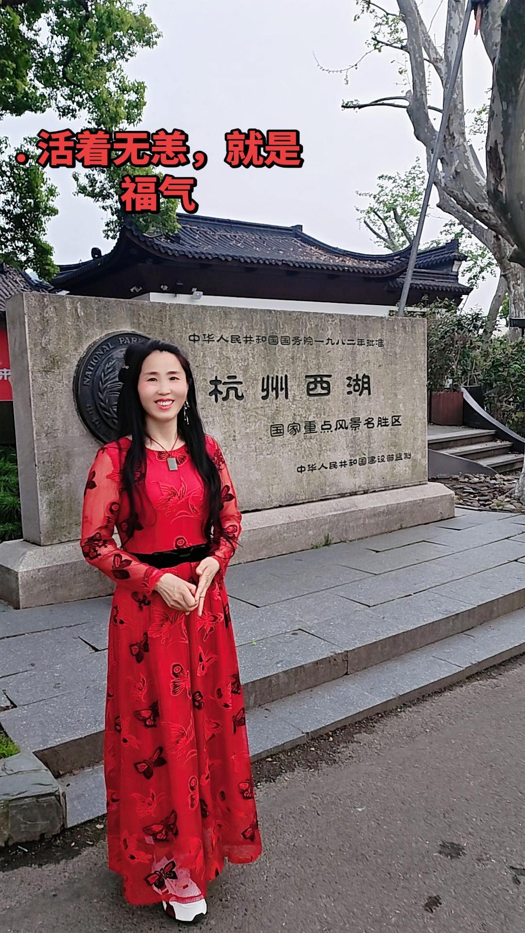 有钱也贿赂不了黑白无常，
长得再漂亮也讨好不了阎王。
 
别一天瞎焦虑，
能有走