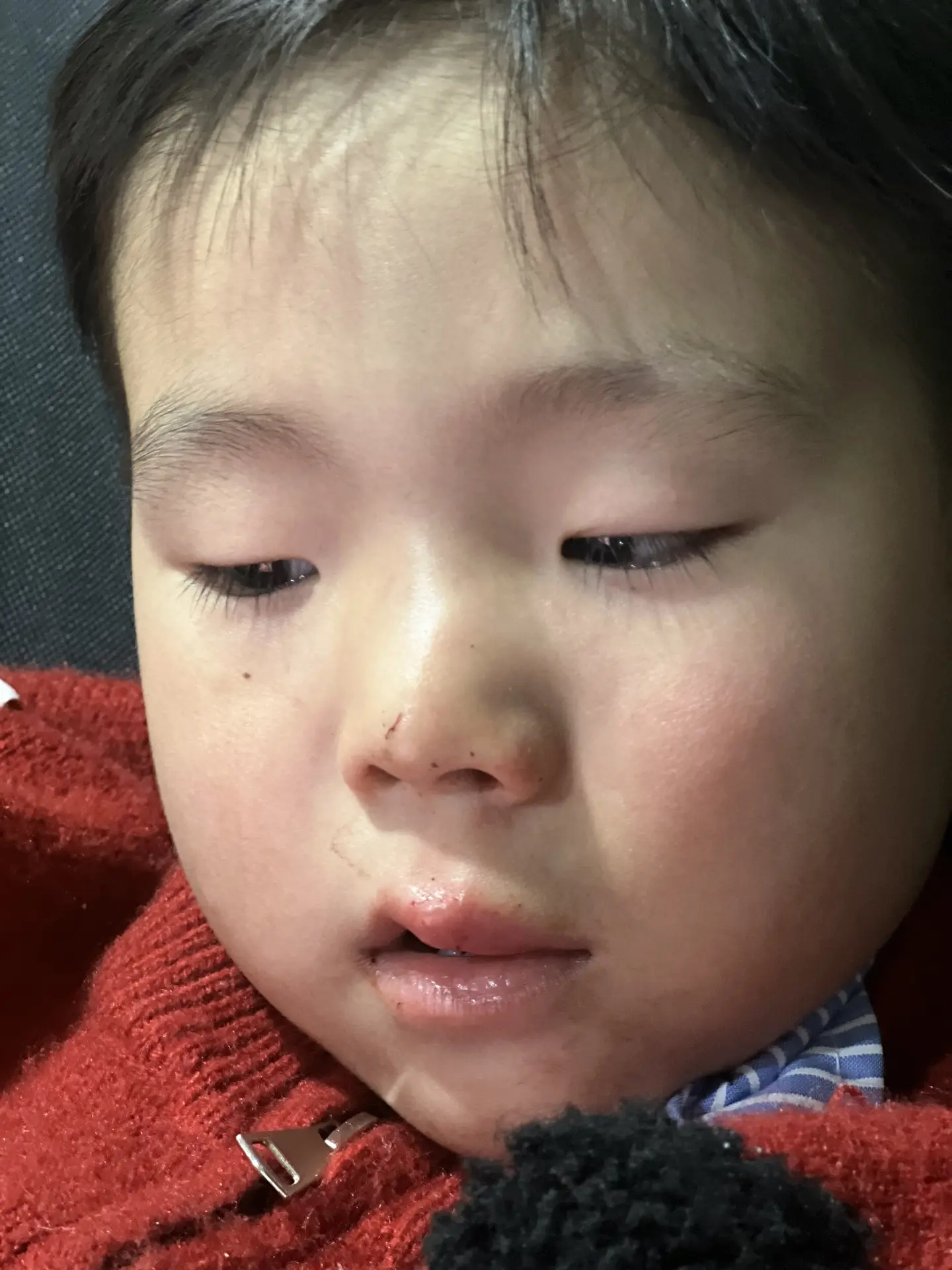为母则刚也有不知所措的时候 当你磕下去那一刻  我听到毫不犹豫的冲过去...