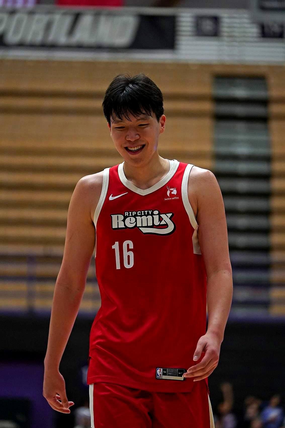 16号秀下放G联赛，17个篮板砸醒开拓者
 
打了31分钟，14分17板2帽，篮