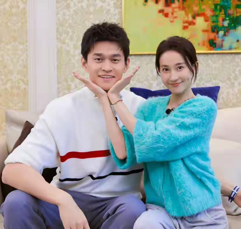 看孙杨和张豆豆一起参加夫妻旅行节目，简直像是看幼师在哄小朋友。张豆豆真是不容易，