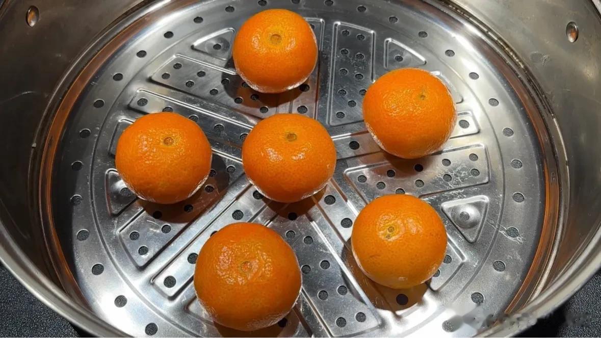 把橘子放锅里蒸一蒸，作用太厉害了，村里老一辈的土方法，真实用
这篇文章介绍了一种
