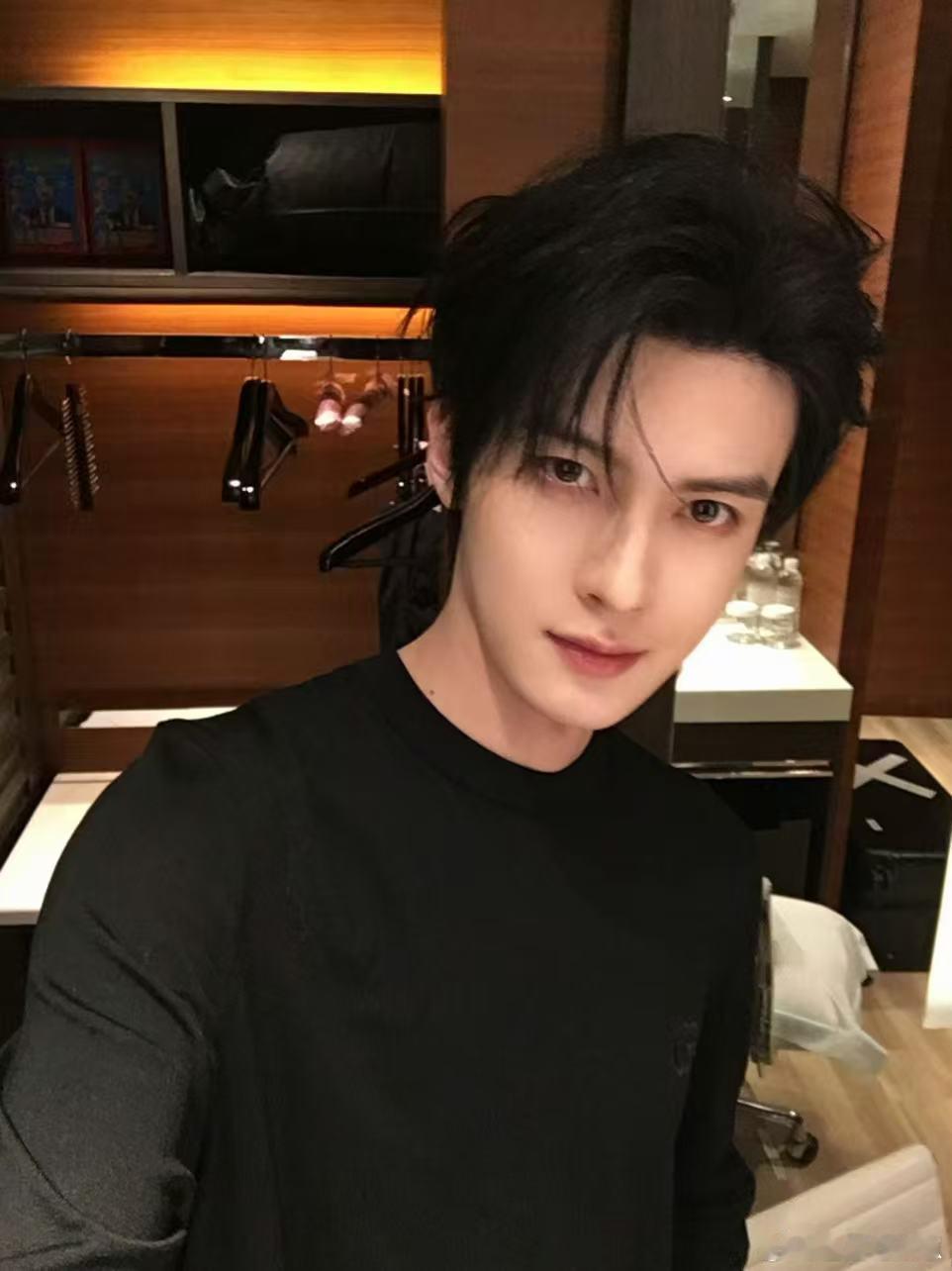 朝无念开机 朝无念 新剧开机诚意拉满，彭小苒与陈鹤一跳出常规情爱叙事框架，以阵营