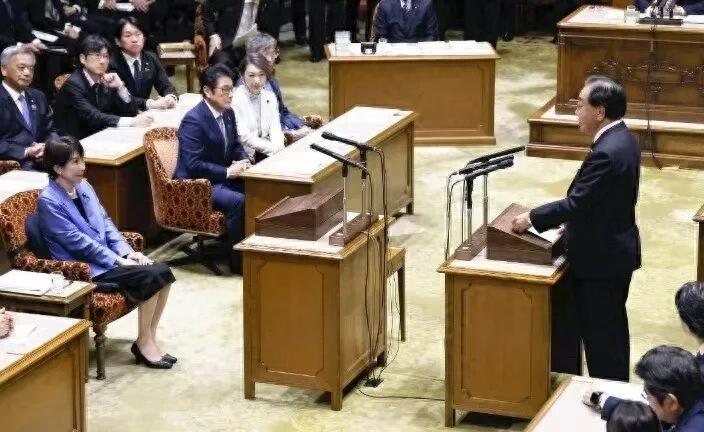 现在流传一个说法，美国正利用日本测试中国军力，如果中国对日秋风扫落叶，则美国就会