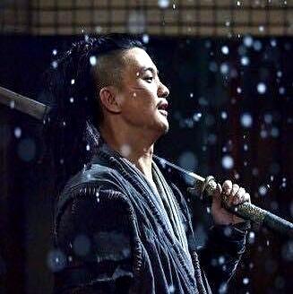 周一围刚出道资源就拉满！
 

海岩选《阳光像花一样绽放》男主，多轮试镜后相中他