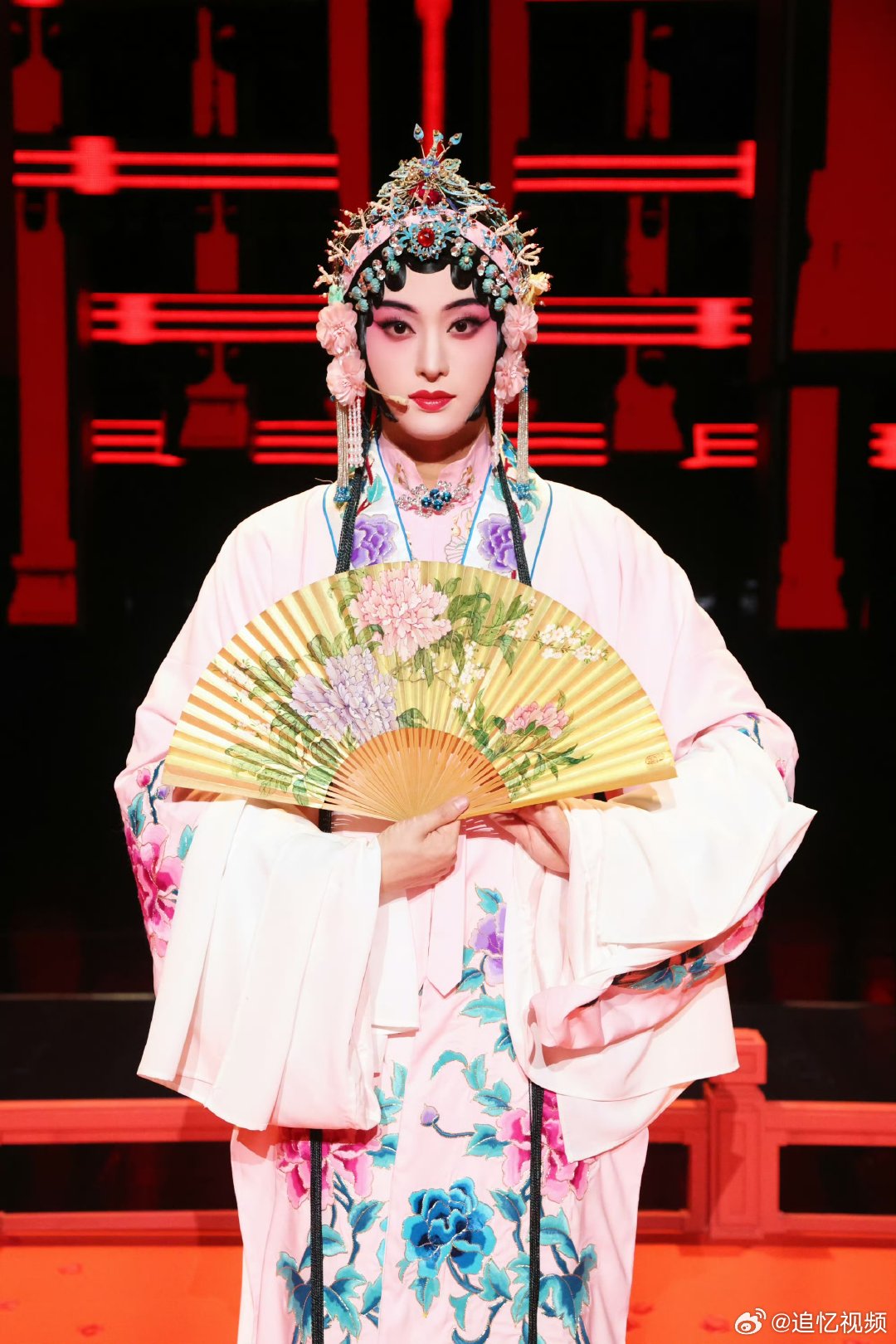 唐九洲一直打破舒适区谁认得出来这是唐九洲 唐九洲一直打破舒适区，在梅边夯爆了 ​