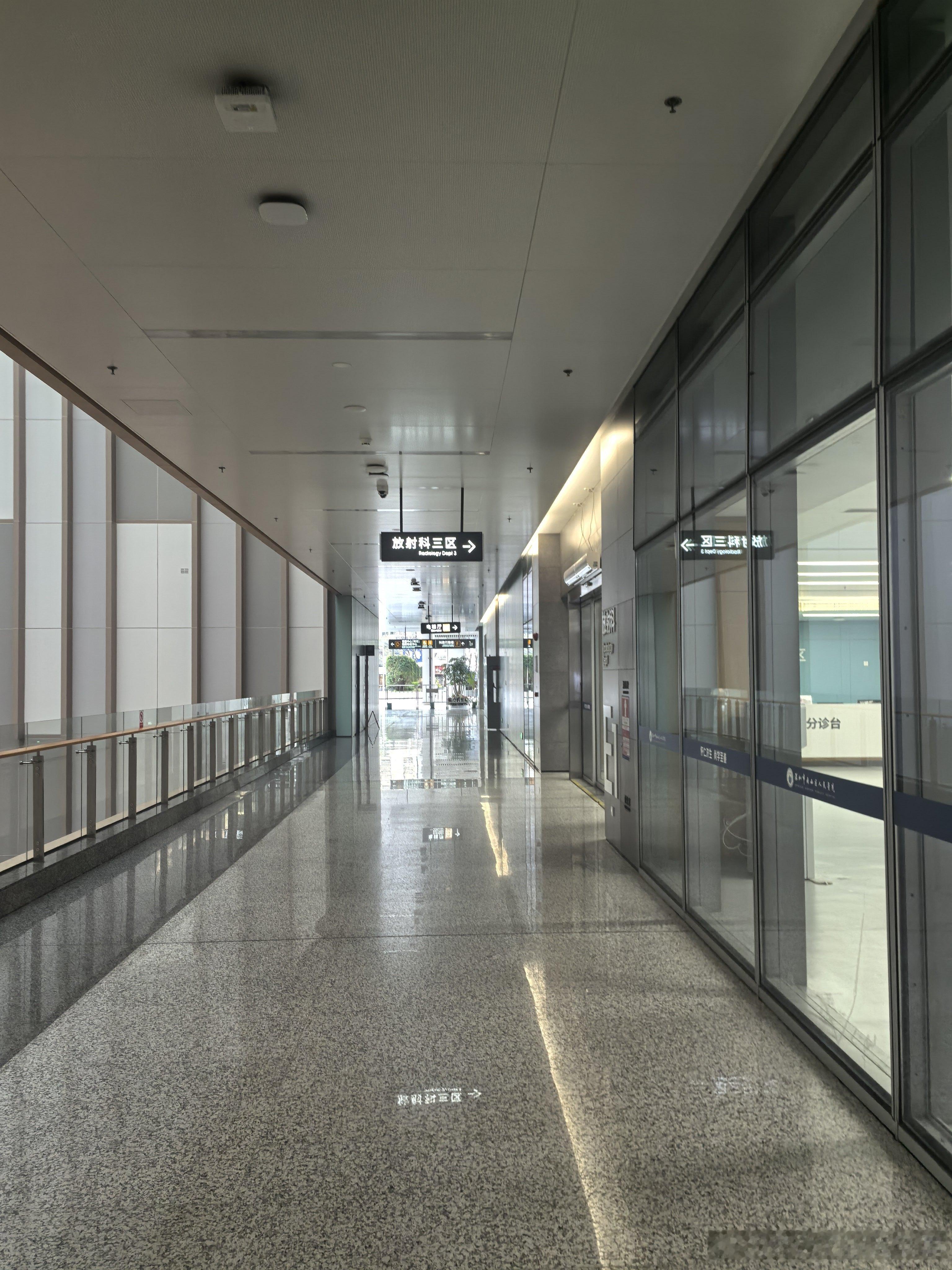 诚不欺我，竟然活脱脱感觉一身暖流。小姐姐说自己按着别动哈。我没敢告诉她，我晕了，