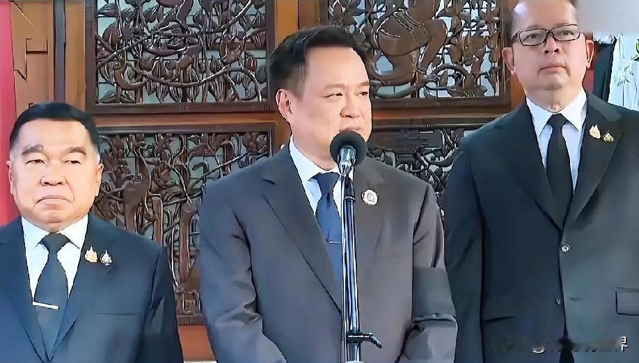 12月31日晚上的最新消息，速报，全都不容错过，第三条：泰国遣返18名柬埔寨士兵