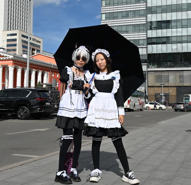 外蒙古乌兰巴托的日本文化节，位于乌兰巴托的市中心广场。大量外蒙古年轻人，进行一场