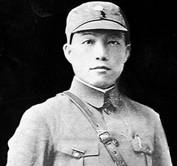 1951年，已经病入膏肓的国军中将被强行架上了刑场，准备执行枪决。蒋介石得知消息