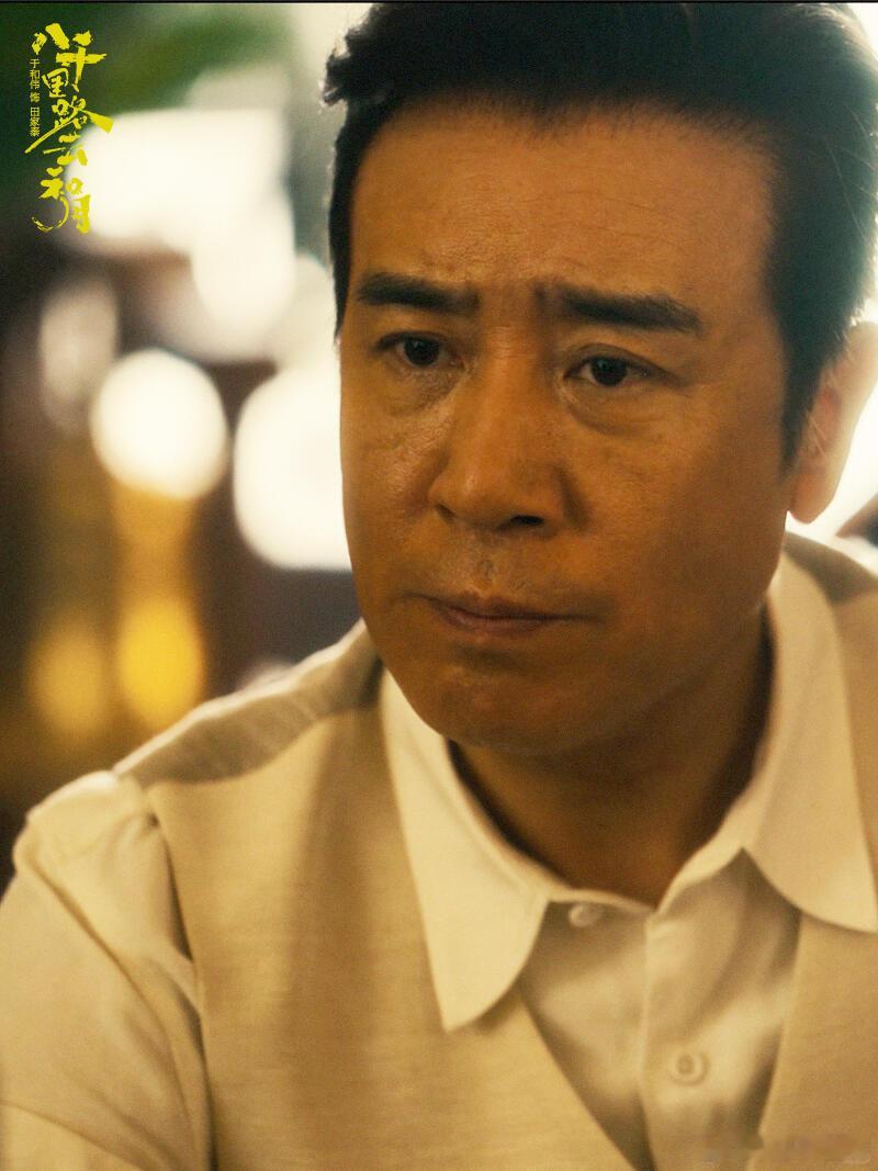 没有一句台词但全看懂了 无需言语，眼神里的情绪直抵心底。沉默中的小动作都是戏，没