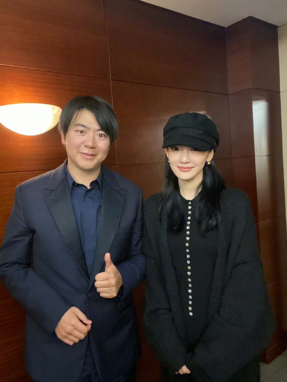 郎朗回复宁艺卓郎朗回复宁艺卓，童年旧照与如今同框梦幻联动，双强相遇满是榜样力量两