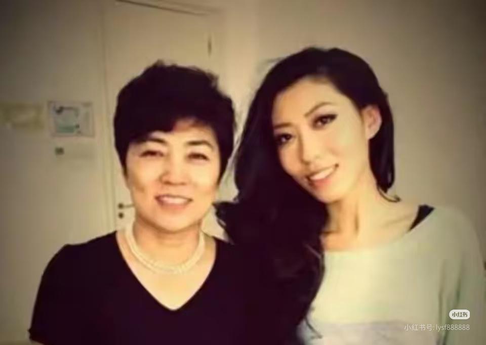 曲婉婷患癌。“有没有痊愈的风险？”、“希望癌症战胜她”，“一切都是最好的安排”，